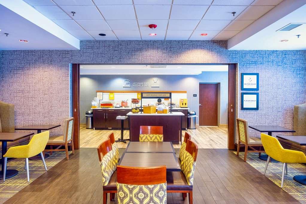 Hampton Inn Haverhill Restoran foto