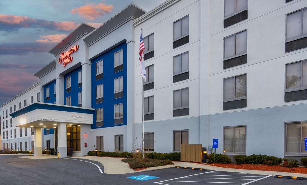 Hampton Inn Haverhill Bagian luar foto