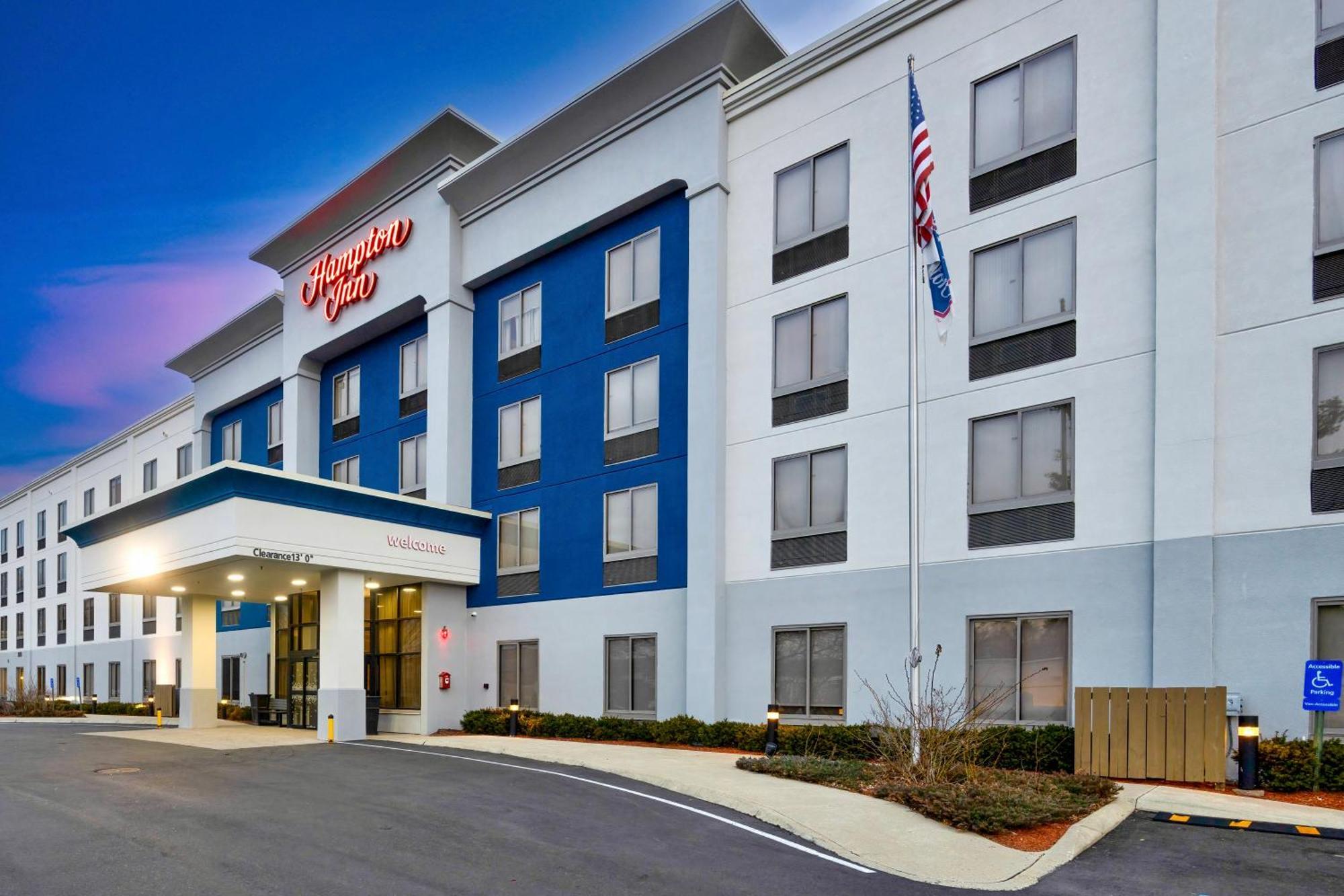 Hampton Inn Haverhill Bagian luar foto