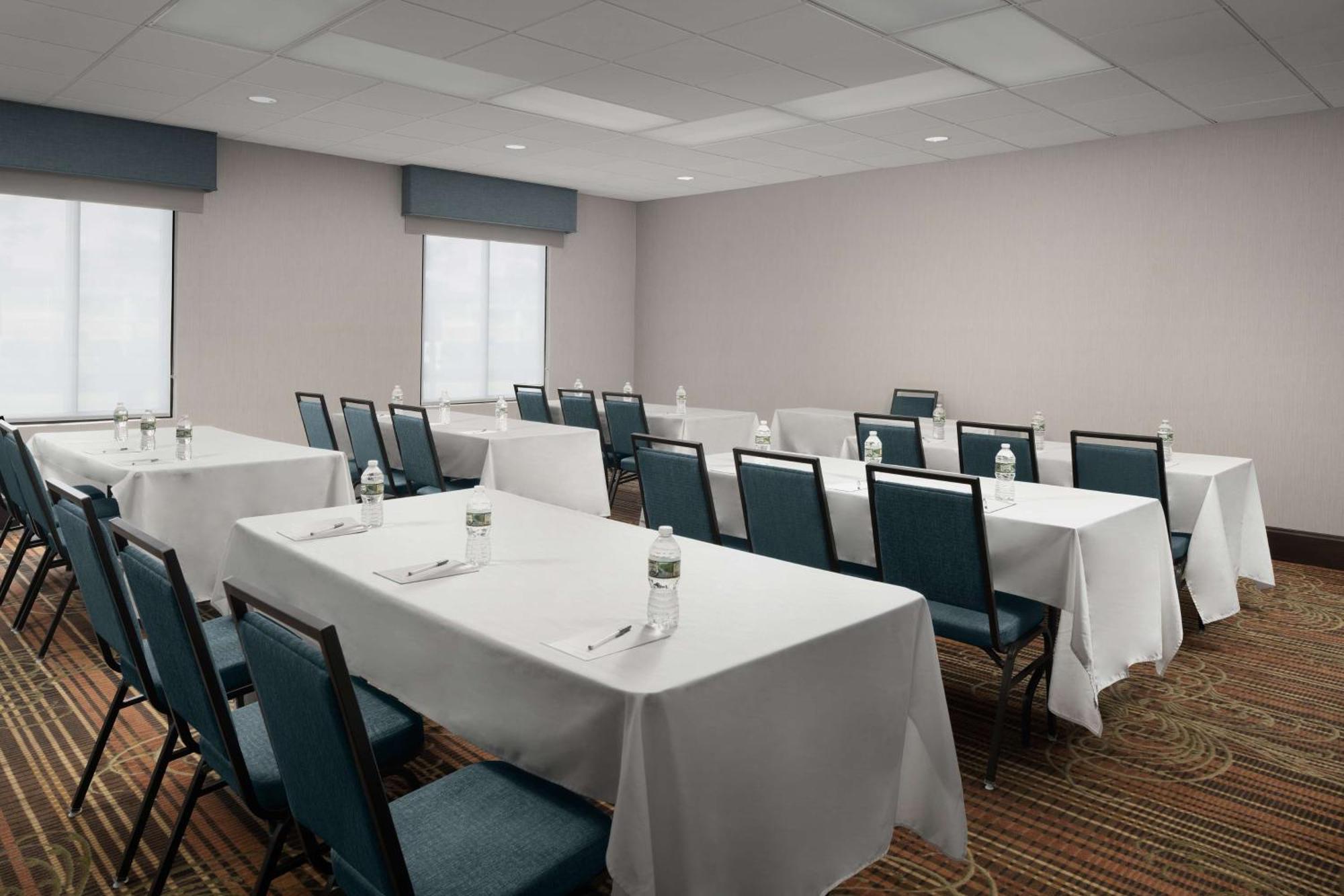 Hampton Inn Haverhill Bagian luar foto