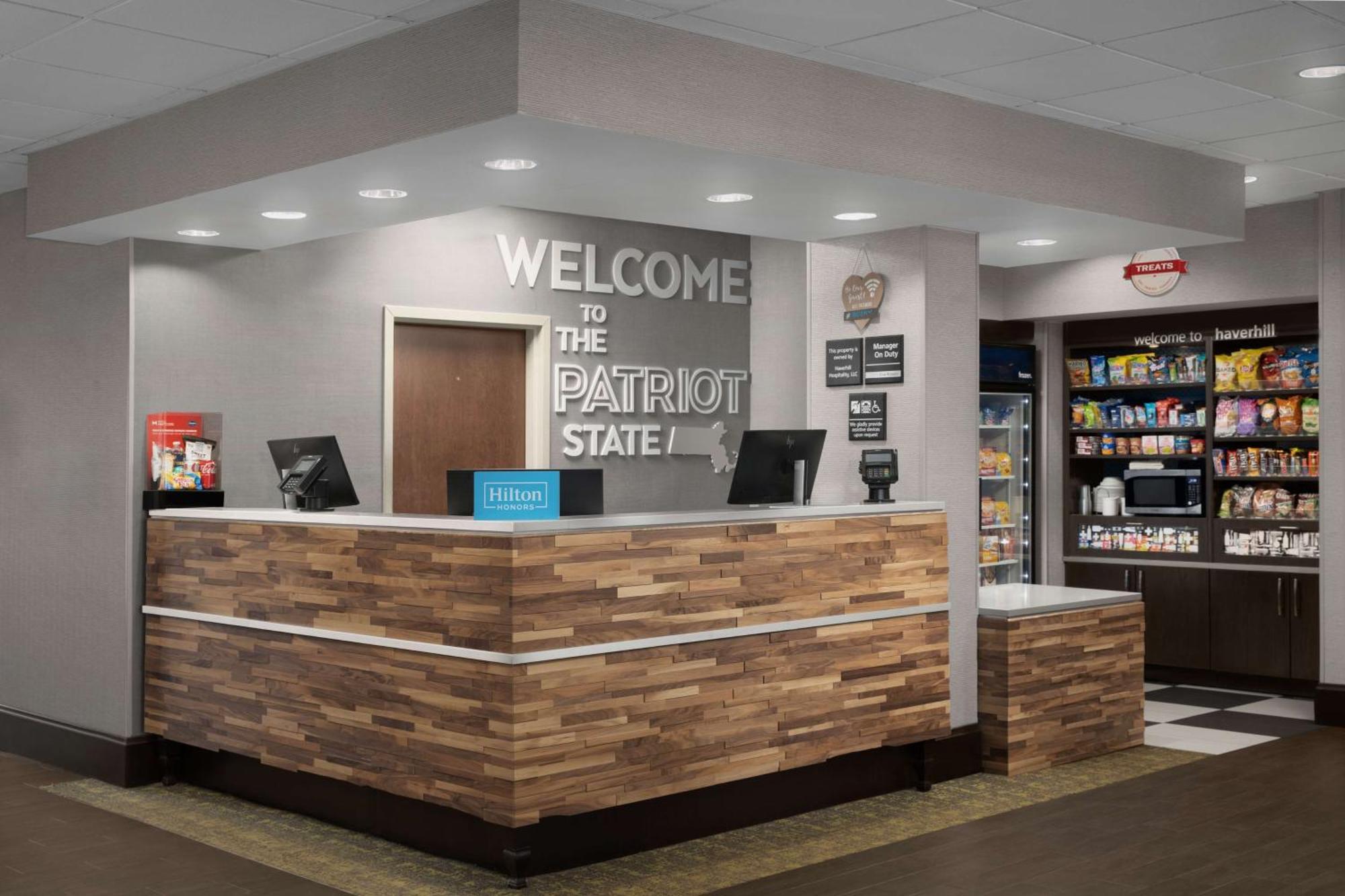 Hampton Inn Haverhill Bagian luar foto