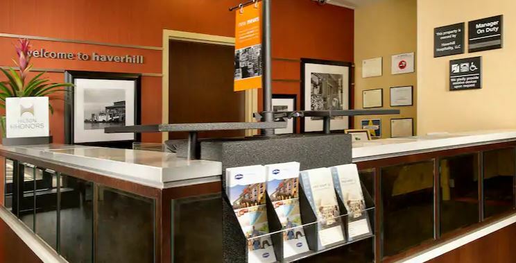 Hampton Inn Haverhill Bagian luar foto